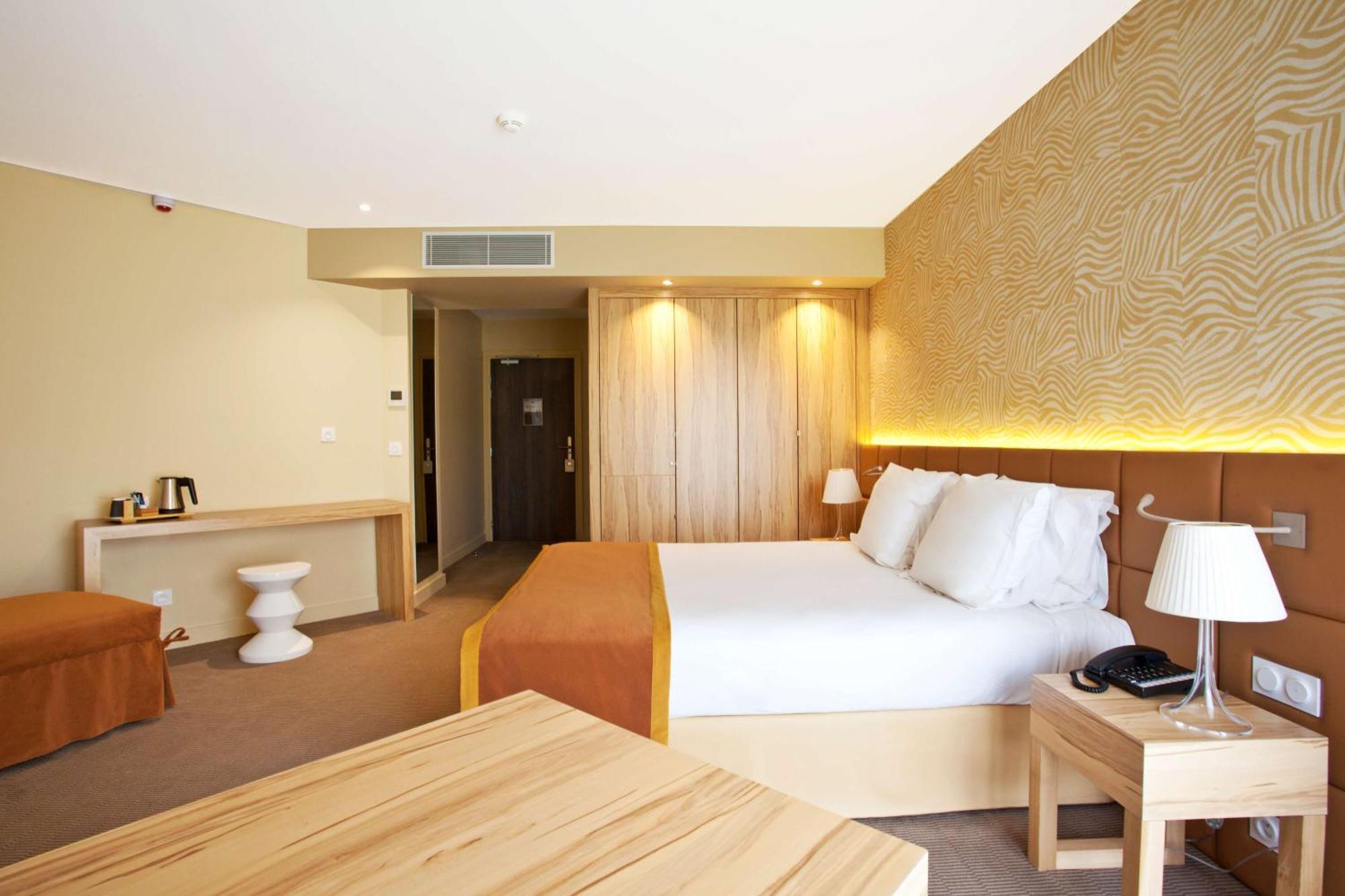 Western Le Paradou Sud. Hotel Avignon